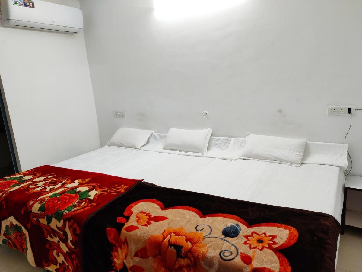 Hotel Parth Sitapur Muafi 外观 照片